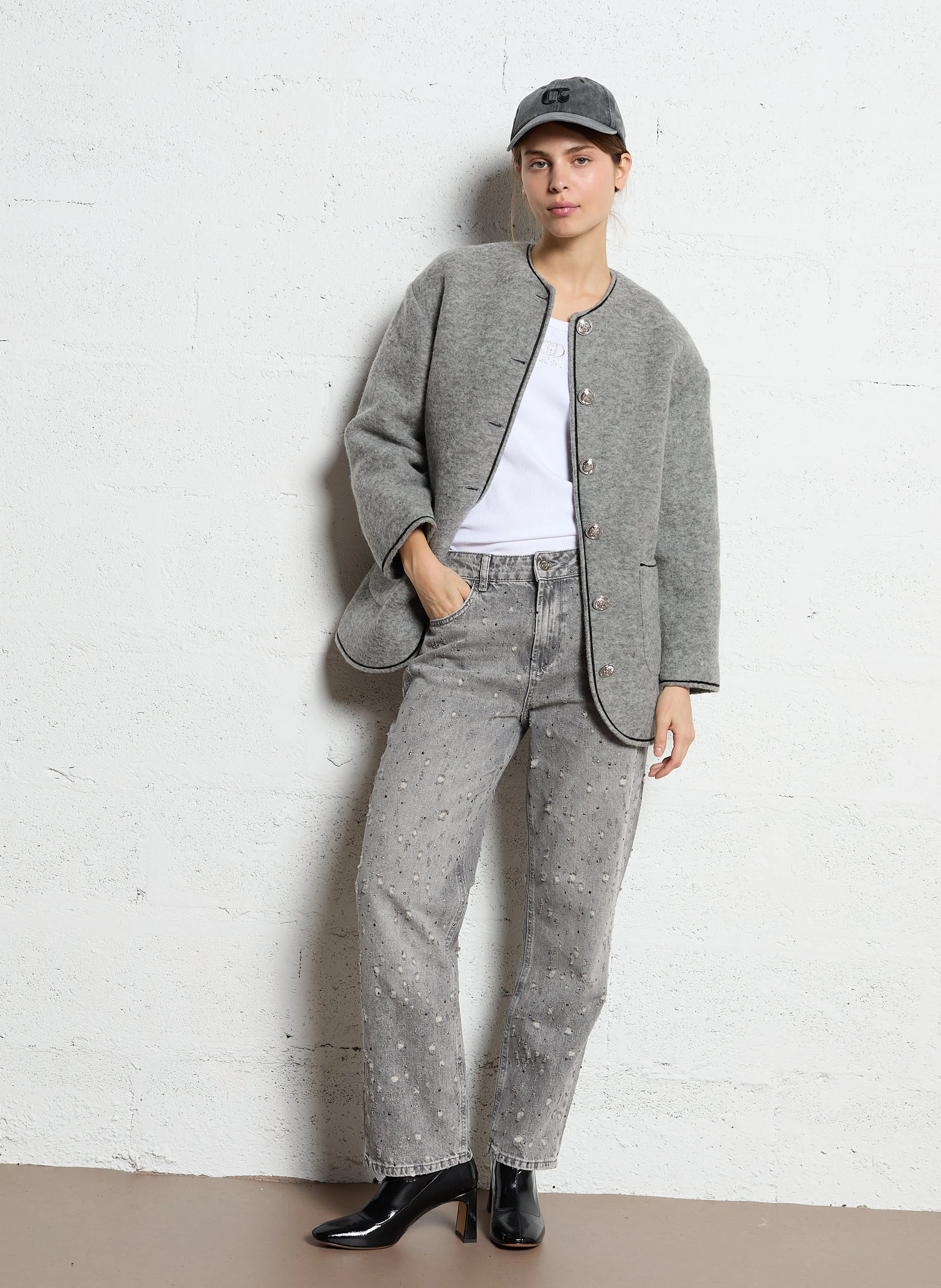 Chaqueta con botones en gris