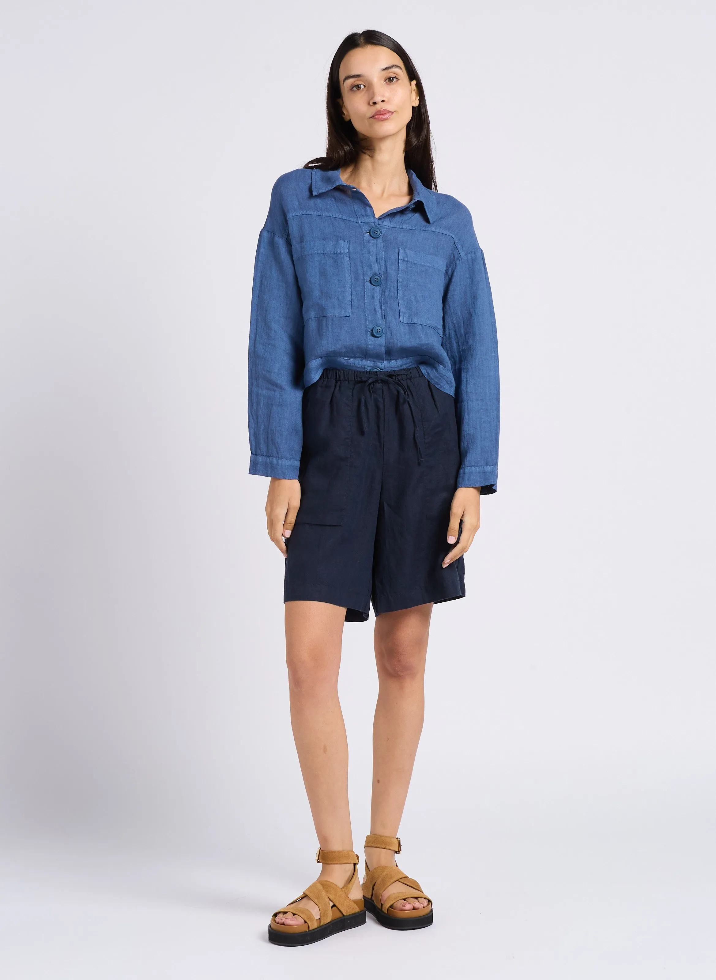 Chaqueta corta de lino en azul