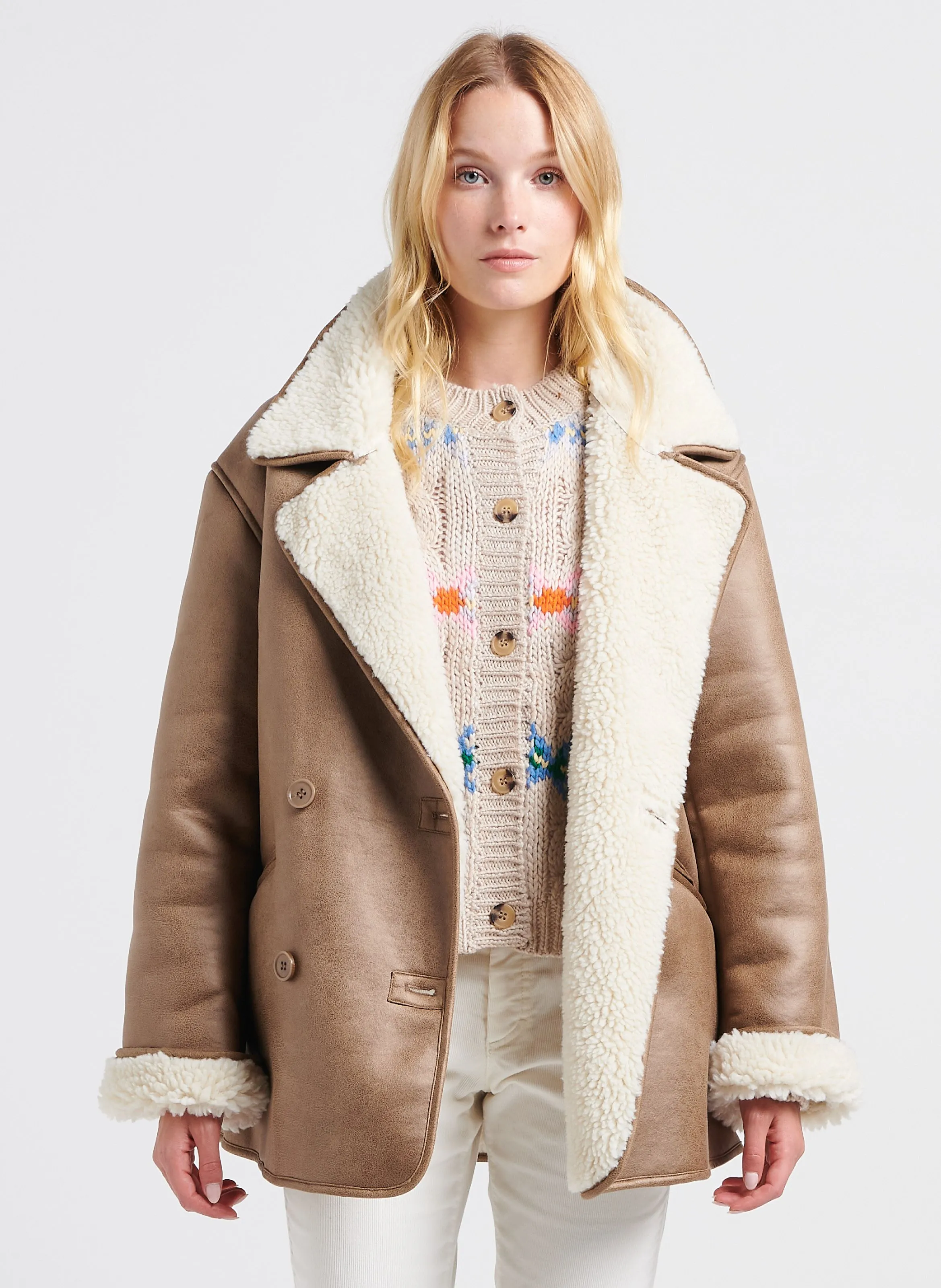 POLLY - Chaqueta recta con cuello de sastre en beige