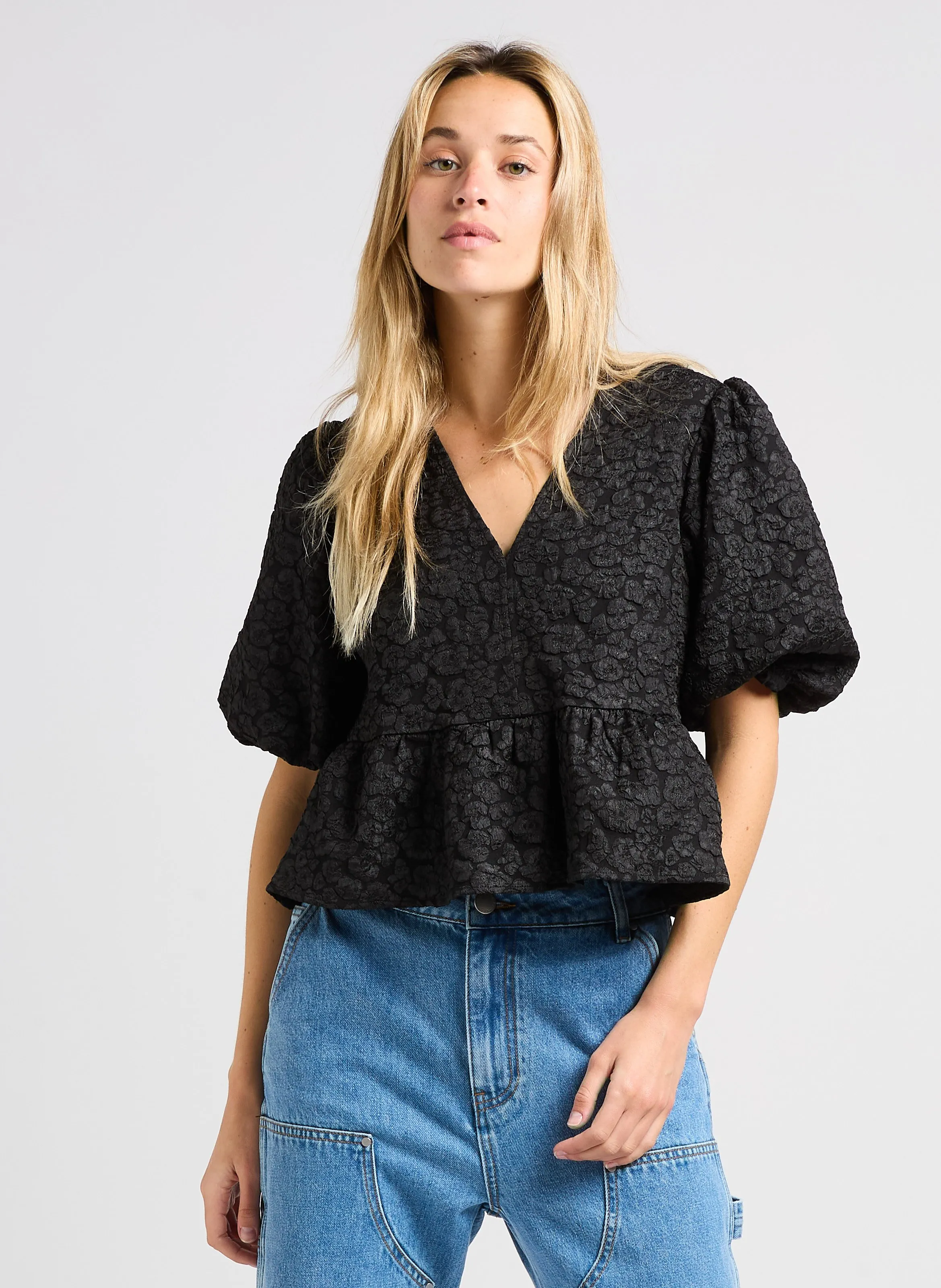 SUNCOO LUPE - Top cuello en V texturizado en negro